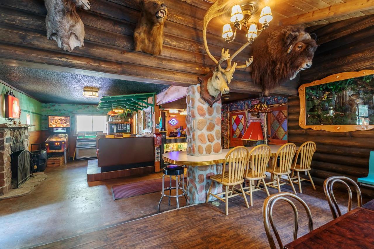 Hicksville Pines Chalets & Motel Idyllwild Bagian luar foto