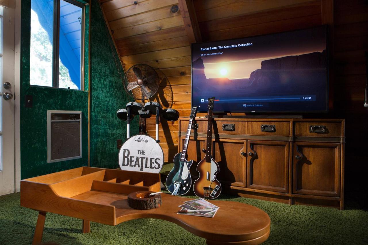 Hicksville Pines Chalets & Motel Idyllwild Bagian luar foto