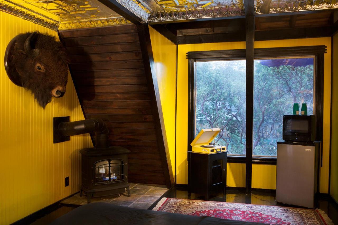 Hicksville Pines Chalets & Motel Idyllwild Bagian luar foto