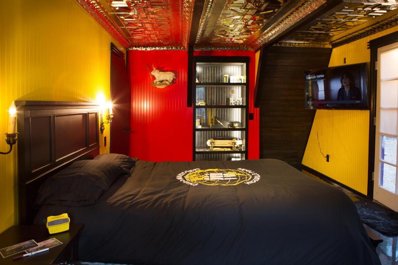 Hicksville Pines Chalets & Motel Idyllwild Bagian luar foto