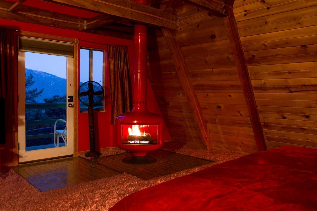 Hicksville Pines Chalets & Motel Idyllwild Bagian luar foto