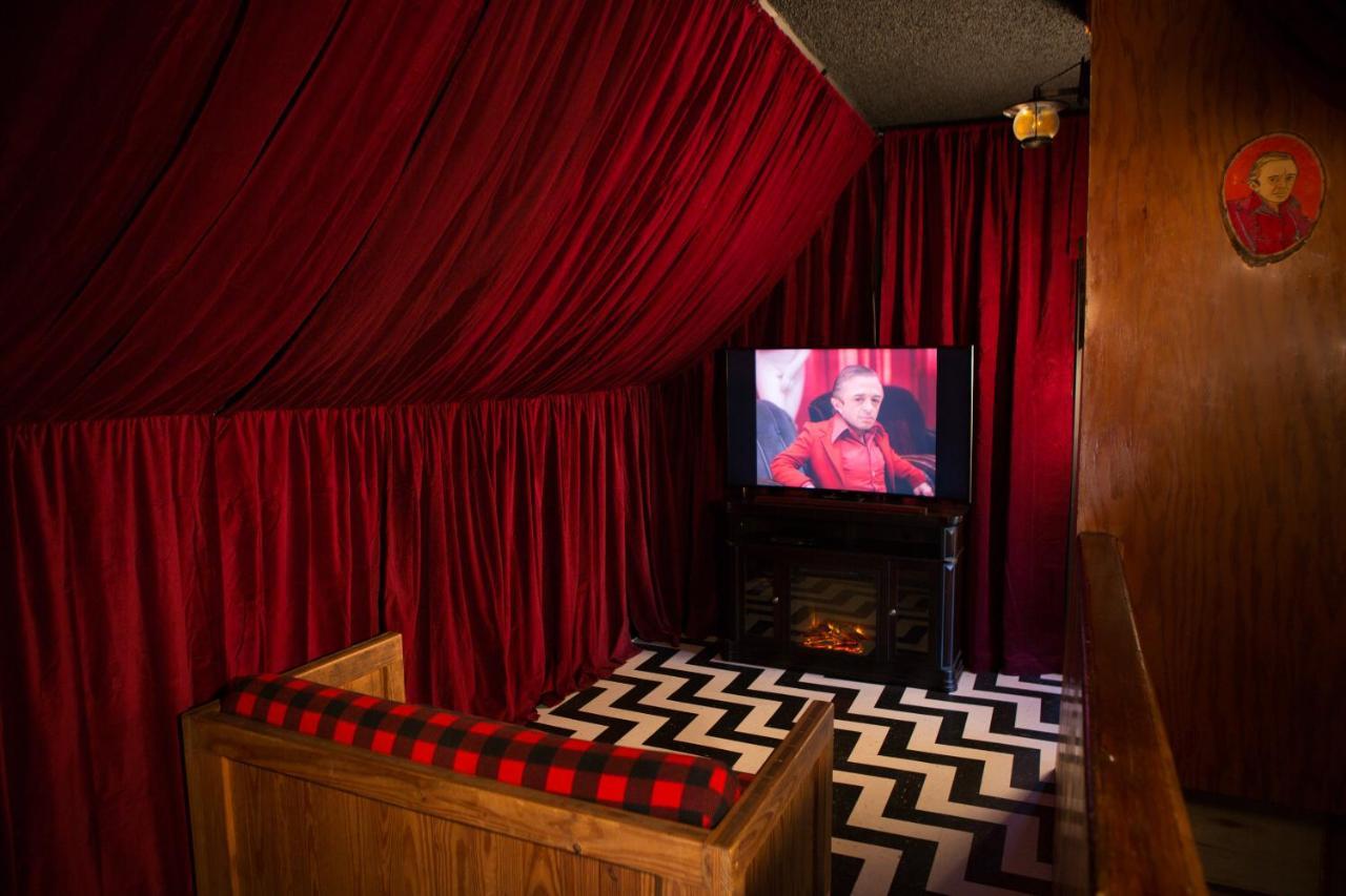 Hicksville Pines Chalets & Motel Idyllwild Bagian luar foto