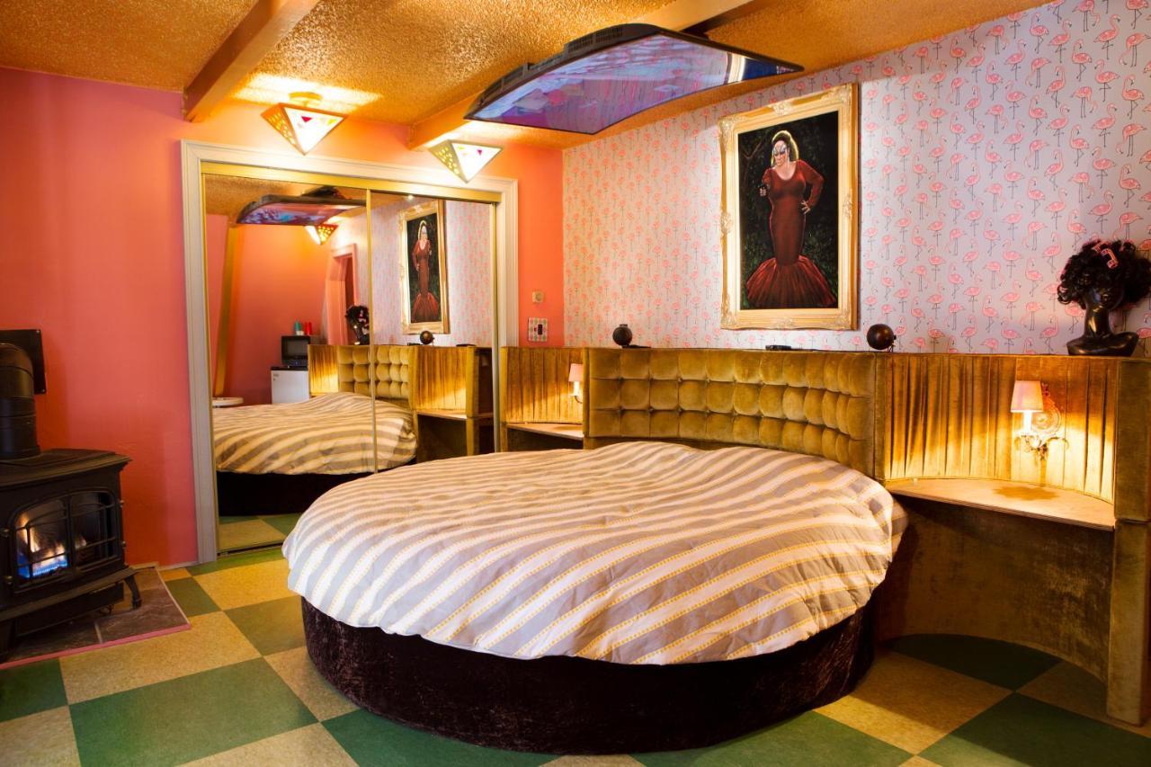 Hicksville Pines Chalets & Motel Idyllwild Bagian luar foto