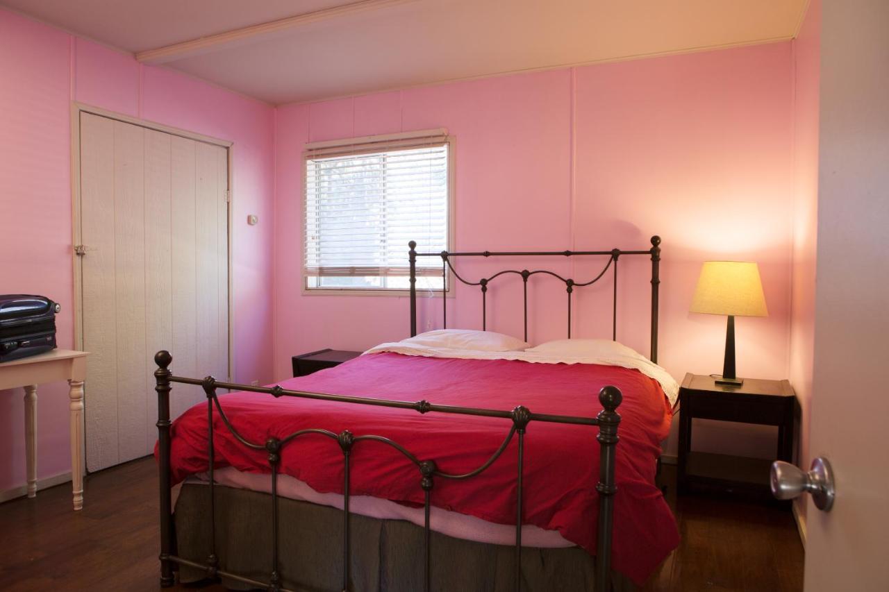 Hicksville Pines Chalets & Motel Idyllwild Bagian luar foto
