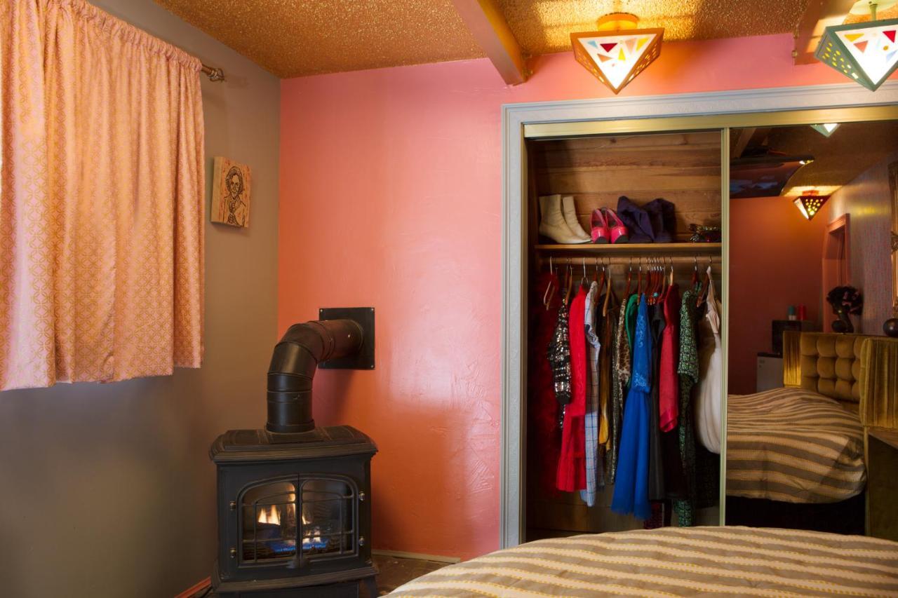 Hicksville Pines Chalets & Motel Idyllwild Bagian luar foto